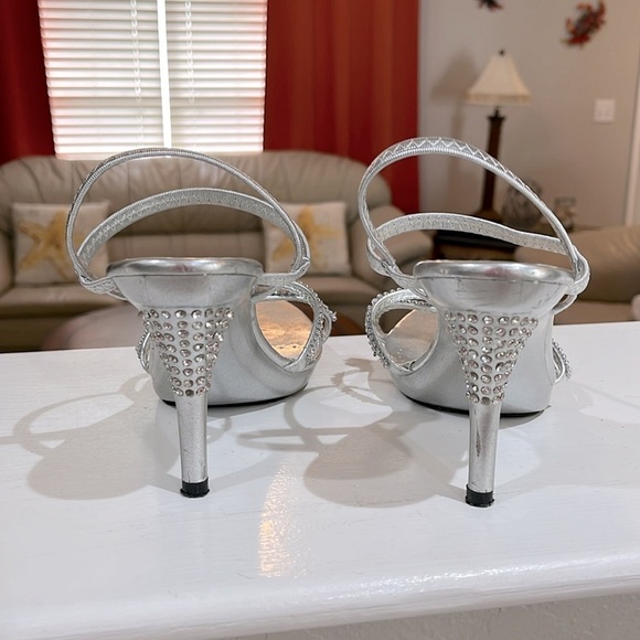 Madeline Stuart Strappy Rhinestone Heels Size 8.5 - Picture 2 of 6